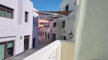 Katar Doha 2 Şubat 2025. Mina bölgesindeki çöl kasabasında renkli mimari.