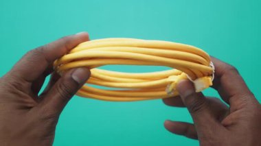 Bağlantı aygıtları için sarı ethernet kablosu kullanmanın faydalarını öğren.