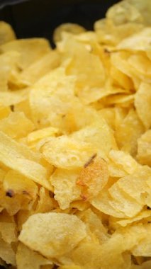 Taze, çıtır çıtır patates cipsinin tadını çıkarın..