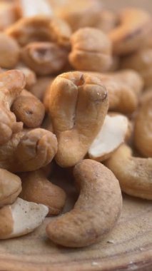 Yeni kavrulmuş kaju fıstığının zengin aromasını keşfedin..