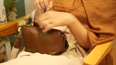 Temel ihtiyaçlarını şık bir çantayla nasıl düzenleyeceğini keşfet..