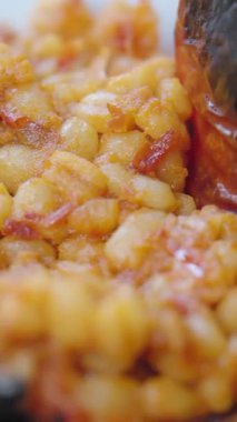 Bir kasede pişmiş bulgur yakın plan. .