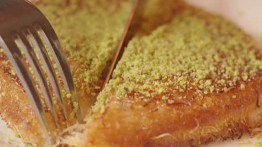 Lezzetli tatlı hindili kunefe. ,