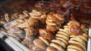 Sabah saatlerinde yerel bir pastanede çeşitli fırınlar sergilendi..