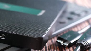 bir masadaki harici sabit disk ,