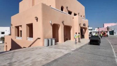 Katar Doha 2 Şubat 2025, mina bölgesindeki çöl kasabasında renkli mimari. .