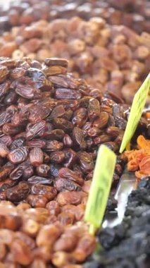 Yerel market standında tarih yığını.