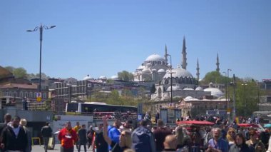 Ziyaretçiler için hareketli atmosferin ve manzaranın keyfini çıkarmak için yoğun bir gün..