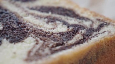 Çikolata ve vanilyalı ekmek nasıl yapılır gör.