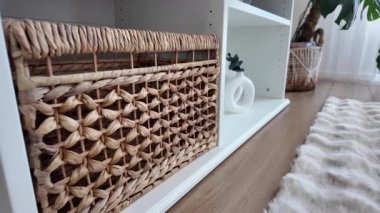 Ev düzenini ve dekorasyonunu geliştiren şık depolama fikirlerini keşfet.