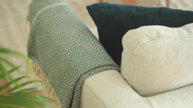 Dekorlu, güzel düzenlenmiş bir yerde rahatlatıcı bir anın tadını çıkar..