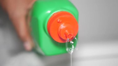 Tuvalet temizleyicisinin etkili kullanımı için ipuçları .