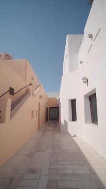 Katar Doha 2 Şubat 2025, mina bölgesindeki çöl kasabasında renkli mimari. .