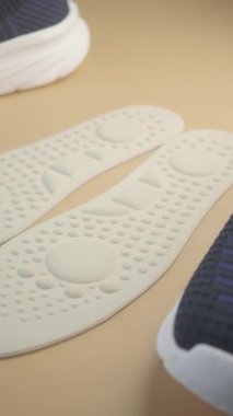 Yüksek kaliteli tabanlar her türlü ayakkabı için yastık ve destek sağlar.