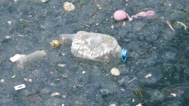 Okyanus çöplüğü, acil temizlik çabalarına duyulan ihtiyacı vurguluyor.