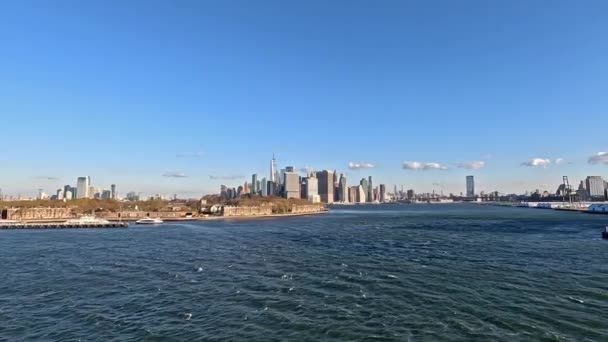 Widok Wyspę Gubernatorów Kierunku Panoramy Nowego Jorku — Wideo stockowe