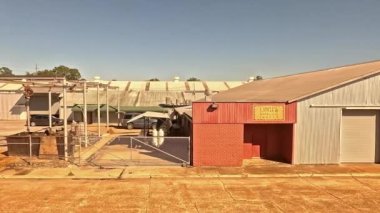 Trenin New Iberia 'dan ayrılırken ki görüntüsü. Yeni İberya güney Louisiana 'da küçük bir şehirdir..