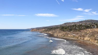 Pasifik Sahil Hattı Manzarası. Los Angeles 'ın San Pedro mahallesindeki Angel' s Gate Park 'tan Pasifik kıyısı manzarası..