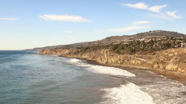 Pasifik Sahil Hattı Manzarası. Los Angeles 'ın San Pedro mahallesindeki Angel' s Gate Park 'tan Pasifik kıyısı manzarası..