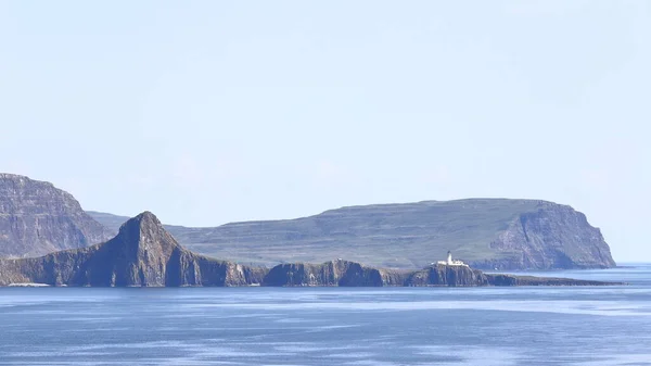 Neist Point Deniz Feneri Bir Geminin Skye Adası Nın Kıyı — Stok fotoğraf