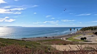 Los Angeles Sahil Hattı. Los Angeles 'ın San Pedro mahallesindeki Angel' s Gate Park 'tan Pasifik kıyısı manzarası..