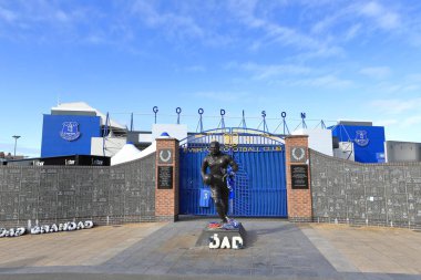İngiltere 'deki Goodison Park' ın dışında Dixie Dean 'in futbolcu ve golcü heykeli. Everton Futbol Kulübü 'ne yaptığı katkıyı kutluyor..