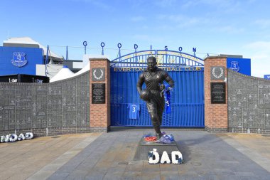 İngiltere 'deki Goodison Park' ın dışında Dixie Dean 'in futbolcu ve golcü heykeli. Everton Futbol Kulübü 'ne yaptığı katkıyı kutluyor..