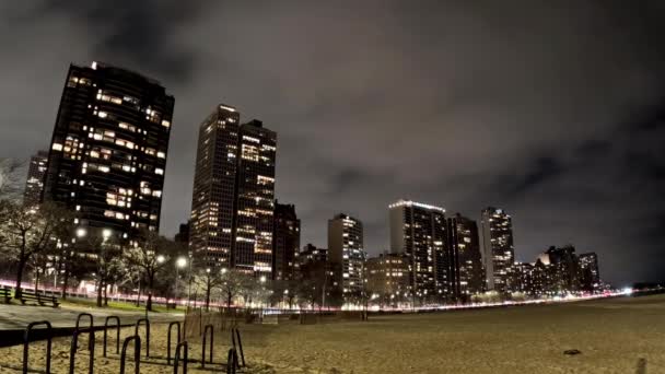 Ein Abendlicher Blick Über Den Oak Street Beach Richtung Chicagoer — Stockvideo