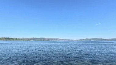 Greenock Kordon Manzarası. Greenock merdiveninden Clyde 'ın Fırtınası' nın karşısındaki manzara. Greenock, İskoçya 'nın batısında Clyde' ın Firth of Clyde 'ında yer alan bir kasabadır..