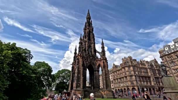 Blick Auf Das Scott Monument Den Princes Street Gardens Edinburgh — Stockvideo