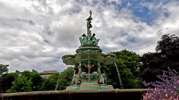 Θέα Στο Ross Fountain Που Βρίσκεται Στο West Princes Street — Αρχείο Βίντεο