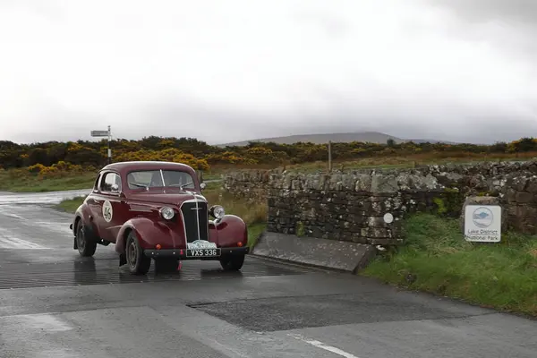 Ein Chevrolet Coupe Von 1937 Verlässt Caldbeck Cumbria Das Auto Stockfoto