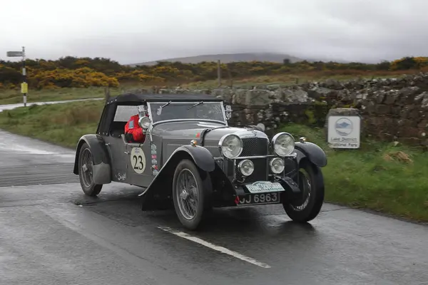 Alvis Speed Roku 1933 Opouští Caldbeck Cumbrii Automobil Zúčastní Rally Royalty Free Stock Fotografie