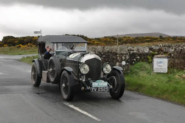Bentley Speed Roku 1928 Odjíždí Caldbecku Cumbrii Automobil Zúčastní Rally Royalty Free Stock Obrázky