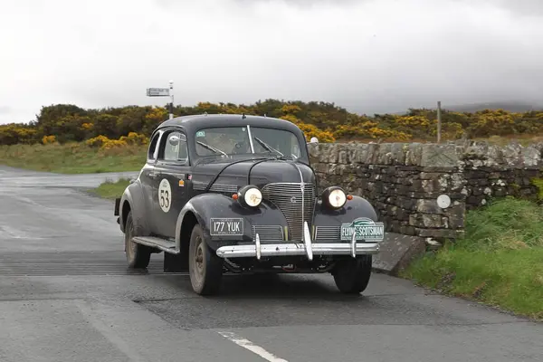 Ein Chevrolet Master Coupe Von 1939 Verlässt Caldbeck Cumbria Das lizenzfreie Stockbilder
