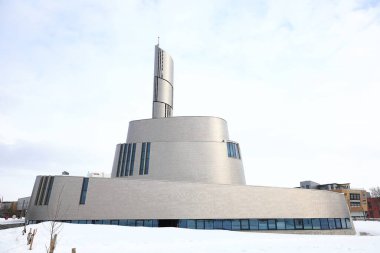 Kuzey Norveç, Alta 'daki Kuzey Işıkları Katedrali manzarası. Kilise aynı zamanda Alta Kilisesi olarak da bilinir ve 10 Şubat 2013 tarihinde kutsanmıştır..