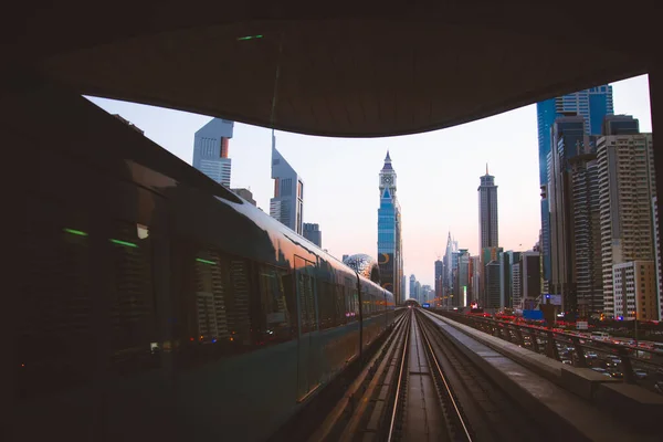 Dubai Vae Oktober 2022 Bahn Erreicht Bahn Haltestelle Der Stadt — Stockfoto