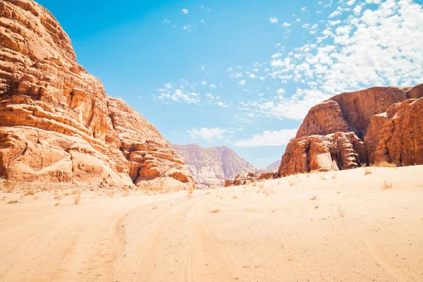 Pustynia Wadi Rum Jordania Czerwona Pustynia Góra Jabal Kattar Piaszczyste — Zdjęcie stockowe