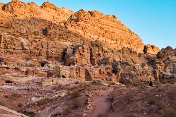 Histórico Sitio Petra Cueva Ciudad Panorama Con Camino Atardecer Nadie —  Fotos de Stock