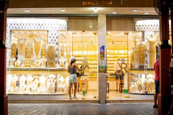 아랍에미리트의 2022 관광객들 바이의 금광에 아랍에미리트 두바이 — 스톡 사진