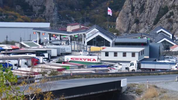 Oktober 2022 Lars Grenze Georgien Lastwagen Fahren Georgisch Russischen Grenzkontrollpunkt — Stockvideo