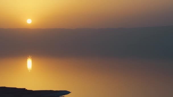 Scenic Panoramisch Uitzicht Dode Zee Kustlijn Mistige Avond Zonsondergang Vanuit — Stockvideo