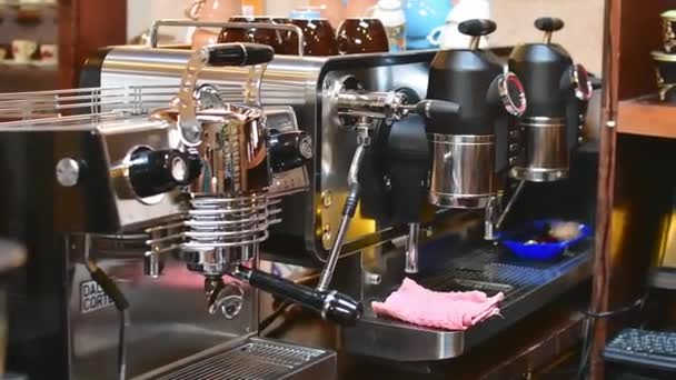 Dubai Bae Ekim 2022 Kafede Modern Kahve Makineleri Sergileniyor Dubai — Stok video