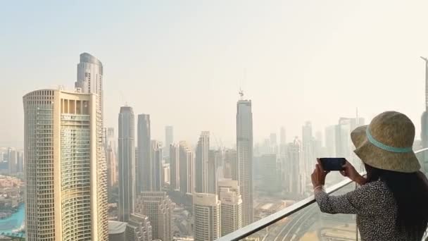 Dubai Zjednoczone Emiraty Arabskie Października 2022 Współczesna Turystka Kobieta Podróżująca — Wideo stockowe