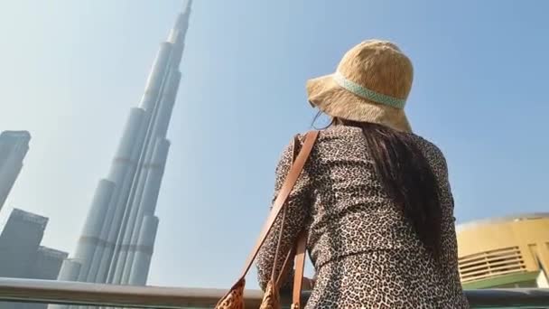 Schöne Junge Dubai Vae Oktober 2022 Eine Kaukasische Touristin Genießt — Stockvideo