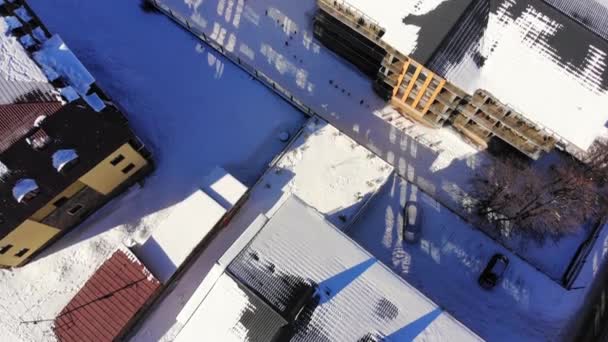Zboară Peste Străzile Înzăpezite Clădirile Apartamente Din Cartierul Orașului Schi — Videoclip de stoc