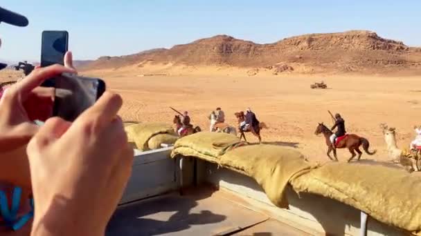 Wadi Rum Jordanien Oktober 2022 Große Arabische Revolutionskämpfer Greifen Wadi — Stockvideo