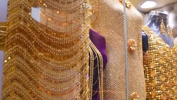 Dubaj Sae Říjen 2022 Nejdražší Zboží Luxusní Zlaté Šaty Oblečení — Stock video
