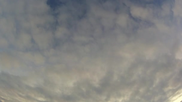 Μέρα Νύχτα Timelapse Καλοκαίρι Πολύχρωμο Δραματικό Ουρανό Σύννεφα Cumulus Πάνω — Αρχείο Βίντεο