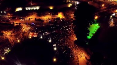 Tiflis, Gürcistan - 20 Haziran 2022: Havadan görüşlü insanlar büyük çaplı AB yanlısı miting etkinliği için sokaklara döküldüler. Binlerce insan barışçıl gösteri etkinliğinde. Başkent Gürcistan 'da Avrupa yanlısı protestocular AB konseyine itiraz etti
